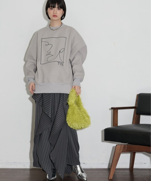 THE YOn(ザヨン)の「アート刺繍ブラッシュドジャージープルオーバー(スウェット・レディース・グレー/イエロー/チャコールグレー/アイボリー・FREE)」の15枚目の写真