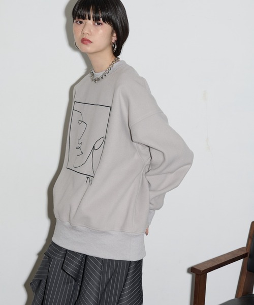 THE YOn(ザヨン)の「アート刺繍ブラッシュドジャージープルオーバー(スウェット・レディース・グレー/イエロー/チャコールグレー/アイボリー・FREE)」の12枚目の写真