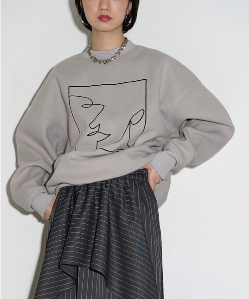 THE YOn(ザヨン)の「アート刺繍ブラッシュドジャージープルオーバー(スウェット・レディース・グレー/イエロー/チャコールグレー/アイボリー・FREE)」の13枚目の写真