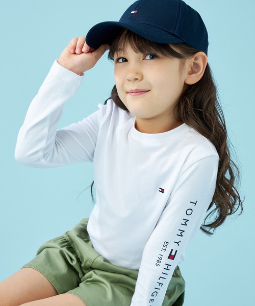 TOMMY HILFIGER（トミーヒルフィガー）の「BOYS エッセンシャルロゴロングスリーブTシャツ（Tシャツ/カットソー・キッズ・ホワイト/ネイビー・160cm/100cm/120cm/90cm/160-165cm/140cm/150cm/110cm/130cm/70cm/80ｃｍ）」の19枚目の写真
