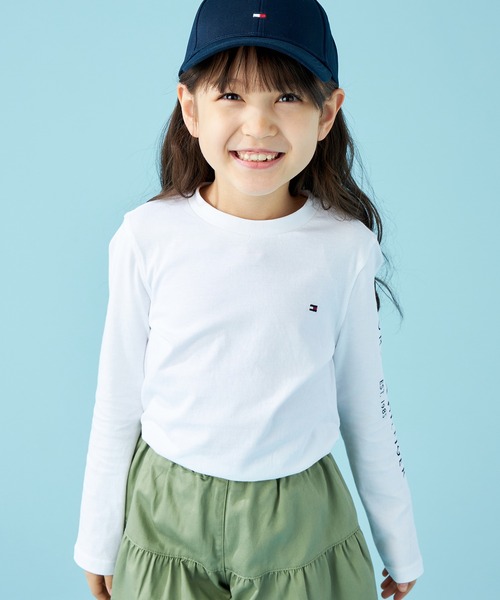 TOMMY HILFIGER（トミーヒルフィガー）の「BOYS エッセンシャルロゴロングスリーブTシャツ（Tシャツ/カットソー・キッズ・ホワイト/ネイビー・160cm/100cm/120cm/90cm/160-165cm/140cm/150cm/110cm/130cm/70cm/80ｃｍ）」の15枚目の写真