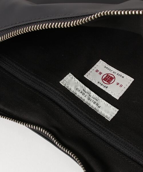 STUDIOUS(ステュディオス)の「【PUBLIC TOKYO/パブリックトウキョウ】yorozuポリカーボネート三日月バッグ(ショルダーバッグ・メンズ・ブラック/ベージュ・FREE)」の5枚目の写真