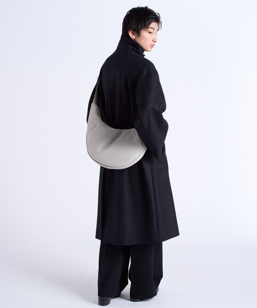 STUDIOUS(ステュディオス)の「【PUBLIC TOKYO/パブリックトウキョウ】yorozuポリカーボネート三日月バッグ(ショルダーバッグ・メンズ・ブラック/ベージュ・FREE)」の10枚目の写真