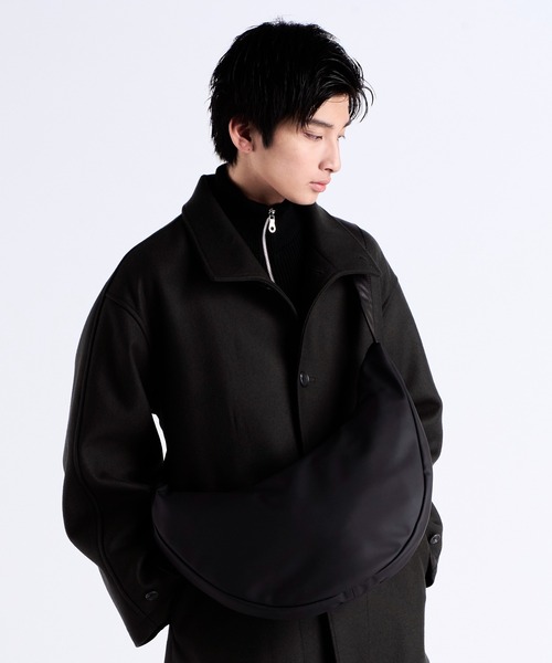STUDIOUS(ステュディオス)の「【PUBLIC TOKYO/パブリックトウキョウ】yorozuポリカーボネート三日月バッグ(ショルダーバッグ・メンズ・ブラック/ベージュ・FREE)」の7枚目の写真
