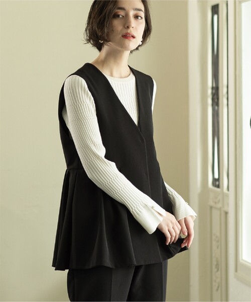 OPAQUE.CLIP（オペークドットクリップ）の「◆≪通勤・セレモニー/セットアップ対応≫ ペプラムジレ【ストレッチ/洗濯機洗い可】（ベスト・レディース・ベージュ/ブラック・36/38/40）」の3枚目の写真