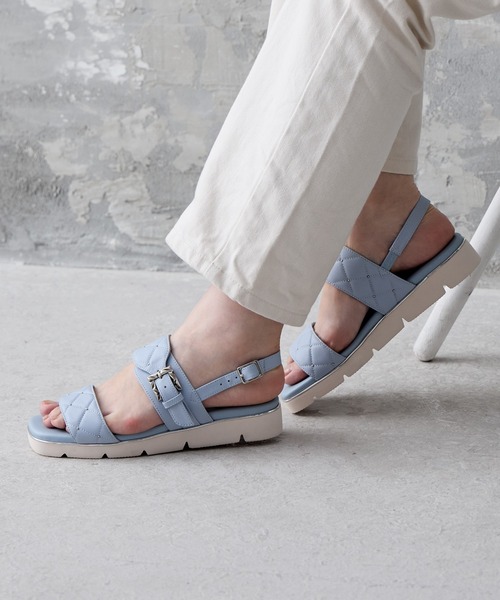 HIMIKO(ヒミコ)の「【HIMIKO】キルティングスタッズサンダル/641223(サンダル・レディース・ブラック/アイボリー/ブルー・22.0cm/22.5cm/23.0cm/23.5cm/24.0cm/24.5cm/25.0cm/25.5cm/26.0cm/26.5cm/21.5cm)」の1枚目の写真