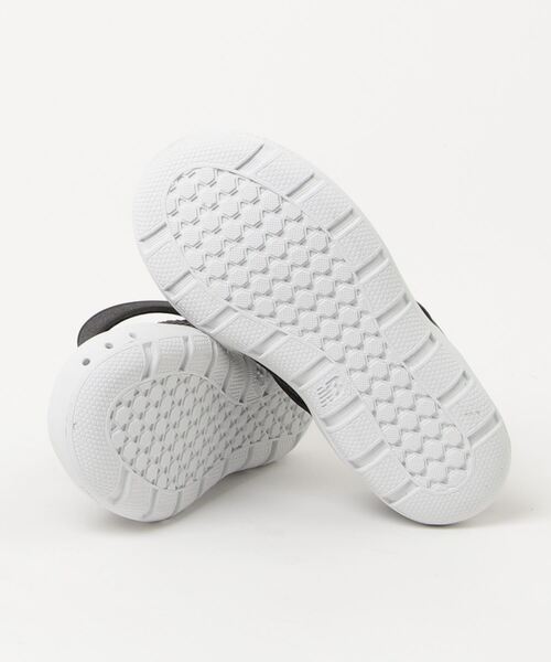 NEW BALANCE（ニューバランス）の「208 v2 Sandal（サンダル・キッズ・ピンク/ホワイト系その他/ブラック×ホワイト・18.5cm/19.0cm/19.5cm/20.0cm/20.5cm/21.0cm/21.5cm/22.0cm/22.5cm/23.0cm/23.5cm/24.0cm/17.0cm/17.5cm/18.0cm）」の8枚目の写真