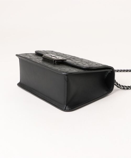 BENETTON (UNITED COLORS OF BENETTON)（ベネトンユナイテッドカラーズオブベネトン）の「メタルロゴ馬エンボスフェイクレザーショルダーバッグ（ショルダーバッグ・レディース・ブラック・FREE）」の3枚目の写真