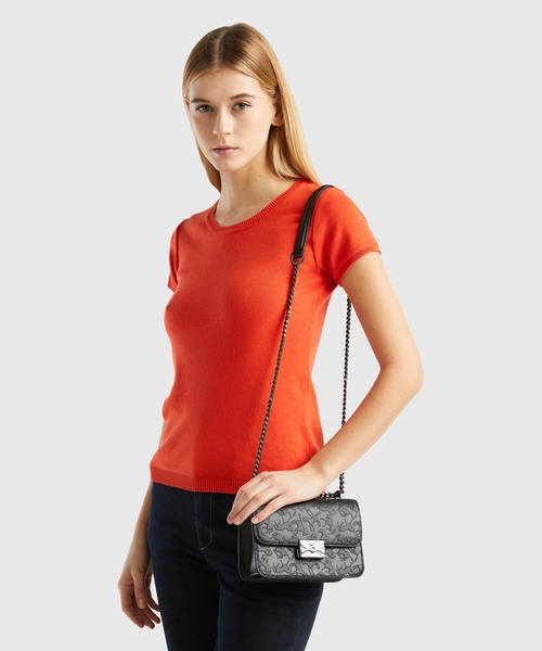 BENETTON (UNITED COLORS OF BENETTON)（ベネトンユナイテッドカラーズオブベネトン）の「メタルロゴ馬エンボスフェイクレザーショルダーバッグ（ショルダーバッグ・レディース・ブラック・FREE）」の9枚目の写真