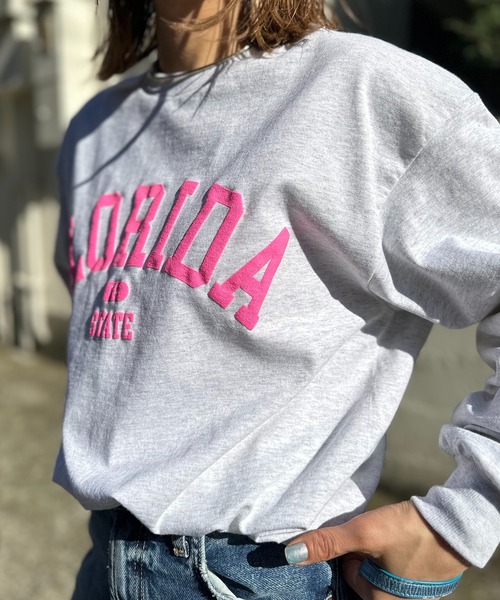 mi via loca(ミヴィアロカ)の「GILDAN 発泡プリントFLORIDAカレッジロゴロンT 【PT NO. MVL025 ※2A】(Tシャツ/カットソー・レディース・ブラック/オフホワイト/オートミール/ホワイト系その他・MEDIUM/X-LARGE)」の5枚目の写真