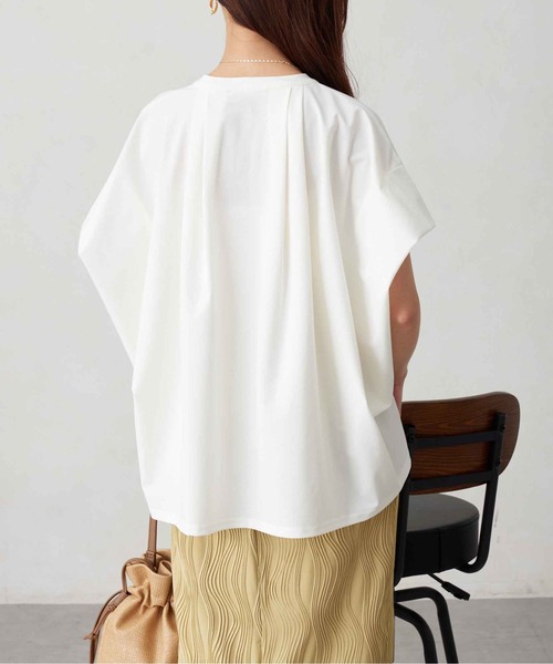 Chez toi(シェトワ)の「360度ストレッチショルダータックプルオーバー(シャツ/ブラウス・レディース・オフホワイト/ブラック/カーキ・FREE)」の10枚目の写真