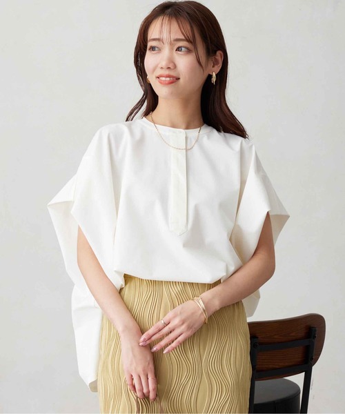 Chez toi(シェトワ)の「360度ストレッチショルダータックプルオーバー(シャツ/ブラウス・レディース・オフホワイト/ブラック/カーキ・FREE)」の16枚目の写真
