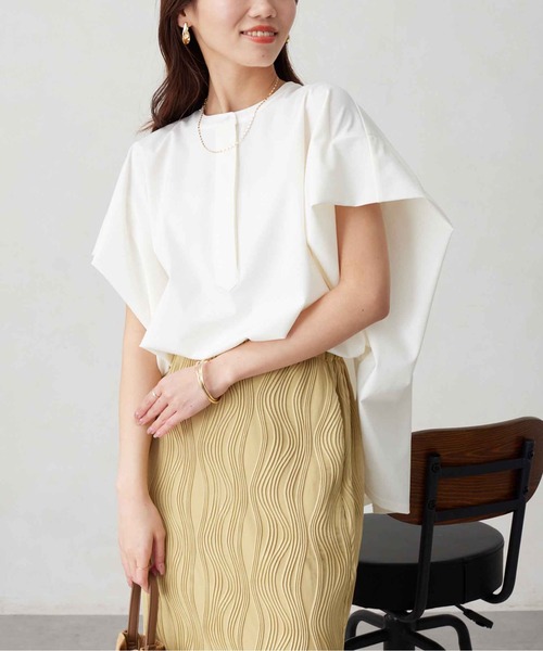 Chez toi(シェトワ)の「360度ストレッチショルダータックプルオーバー(シャツ/ブラウス・レディース・オフホワイト/ブラック/カーキ・FREE)」の15枚目の写真