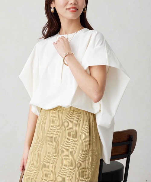 Chez toi(シェトワ)の「360度ストレッチショルダータックプルオーバー(シャツ/ブラウス・レディース・オフホワイト/ブラック/カーキ・FREE)」の14枚目の写真