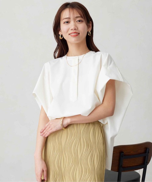 Chez toi(シェトワ)の「360度ストレッチショルダータックプルオーバー(シャツ/ブラウス・レディース・オフホワイト/ブラック/カーキ・FREE)」の13枚目の写真