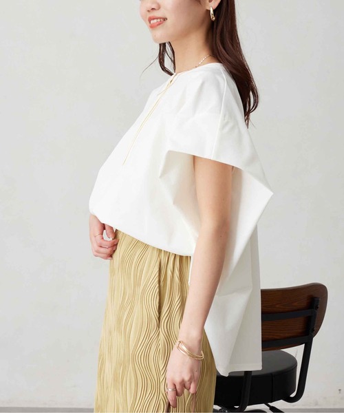 Chez toi(シェトワ)の「360度ストレッチショルダータックプルオーバー(シャツ/ブラウス・レディース・オフホワイト/ブラック/カーキ・FREE)」の12枚目の写真