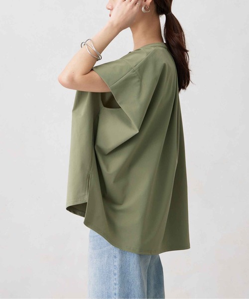 Chez toi(シェトワ)の「360度ストレッチショルダータックプルオーバー(シャツ/ブラウス・レディース・オフホワイト/ブラック/カーキ・FREE)」の21枚目の写真