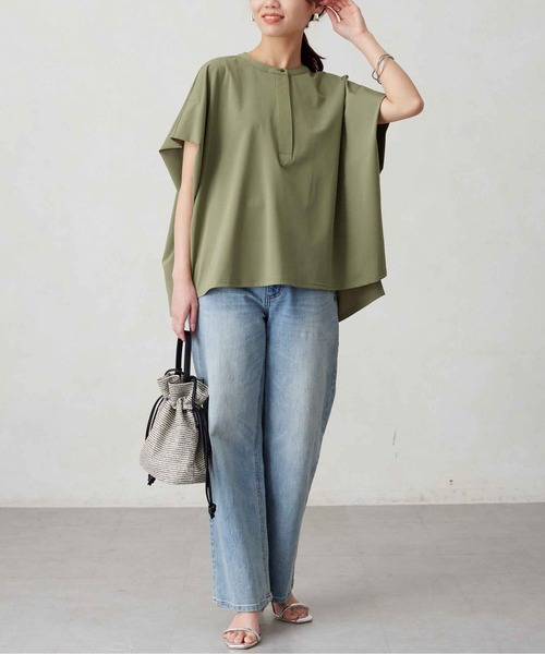 Chez toi(シェトワ)の「360度ストレッチショルダータックプルオーバー(シャツ/ブラウス・レディース・オフホワイト/ブラック/カーキ・FREE)」の17枚目の写真