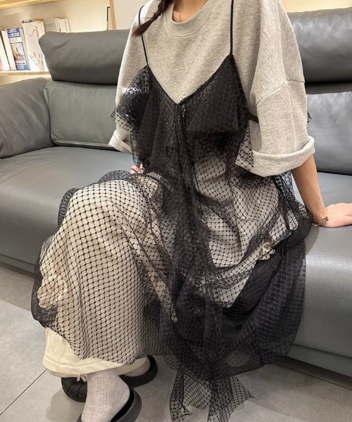 Sibra(シブラ)の「ロング丈チュールフリルキャミワンピース(ワンピース・レディース・ブラック/ピンク・M)」の1枚目の写真