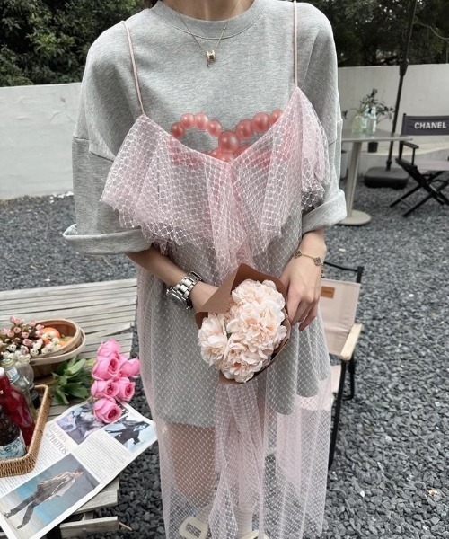 Sibra(シブラ)の「ロング丈チュールフリルキャミワンピース(ワンピース・レディース・ブラック/ピンク・M)」の9枚目の写真