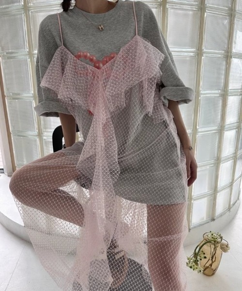 Sibra(シブラ)の「ロング丈チュールフリルキャミワンピース(ワンピース・レディース・ブラック/ピンク・M)」の4枚目の写真
