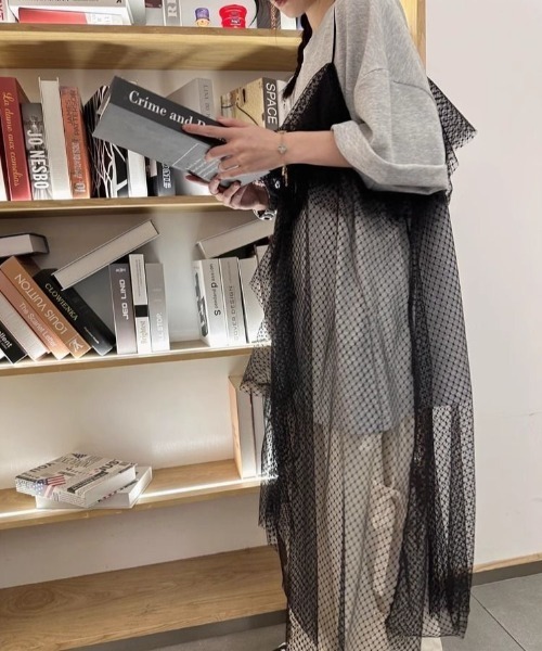 Sibra(シブラ)の「ロング丈チュールフリルキャミワンピース(ワンピース・レディース・ブラック/ピンク・M)」の13枚目の写真