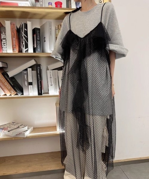 Sibra(シブラ)の「ロング丈チュールフリルキャミワンピース(ワンピース・レディース・ブラック/ピンク・M)」の14枚目の写真