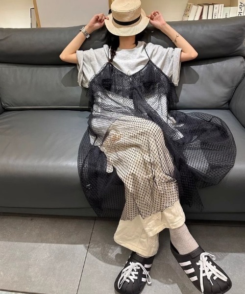 Sibra(シブラ)の「ロング丈チュールフリルキャミワンピース(ワンピース・レディース・ブラック/ピンク・M)」の16枚目の写真