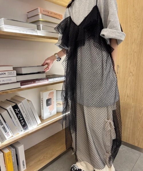 Sibra(シブラ)の「ロング丈チュールフリルキャミワンピース(ワンピース・レディース・ブラック/ピンク・M)」の17枚目の写真