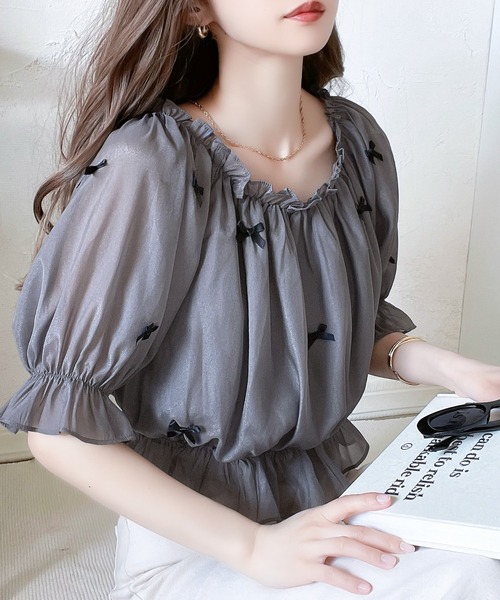 mily bilet(ミウィビレット)の「【mily bilet】主役級に映える大人ガーリーitem。シアーシャイニーリボン付きブラウス(シャツ/ブラウス・レディース・アイボリー/チャコールグレー/ライトグレー・LARGE/MEDIUM/SMALL/X-LARGE)」の3枚目の写真