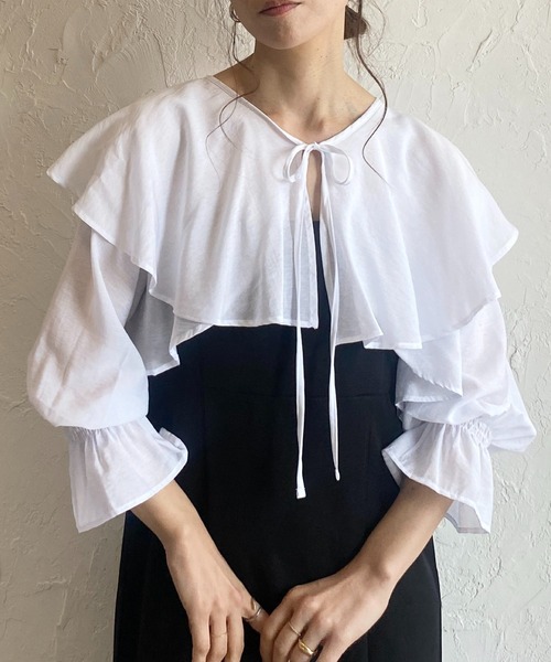She's Closet(シーズクローゼット)の「フリルカラービッグ襟ショート丈長袖リボンボレロブラウスカーディガン(シャツ/ブラウス・レディース・ブラック/ホワイト・FREE)」の2枚目の写真