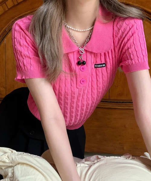 GLAMOROUS JANE（グラマラスジェーン）の「ケーブルニットポロ衿クロップド丈半袖トップス（Tシャツ/カットソー・レディース・ピンク/ベージュ/レッド/ブラック/ブルー・FREE）」の4枚目の写真