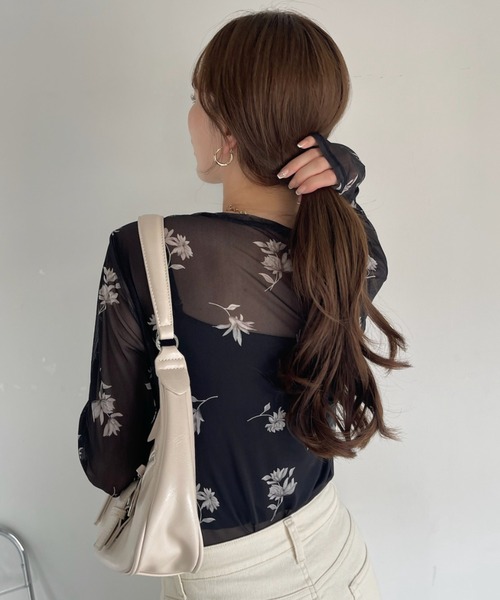 Ada.(エイダ)の「フラワープリント シアー クルーネック トップス(Tシャツ/カットソー・レディース・ベージュ/ブラック・FREE)」の4枚目の写真