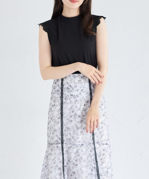 tocco closet（トッコ　クローゼット）の「フラワーレース刺繍付きプルオーバー（Tシャツ/カットソー・レディース・オフホワイト/ブラック・M）」の8枚目の写真