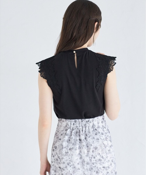 tocco closet（トッコ　クローゼット）の「フラワーレース刺繍付きプルオーバー（Tシャツ/カットソー・レディース・オフホワイト/ブラック・M）」の9枚目の写真