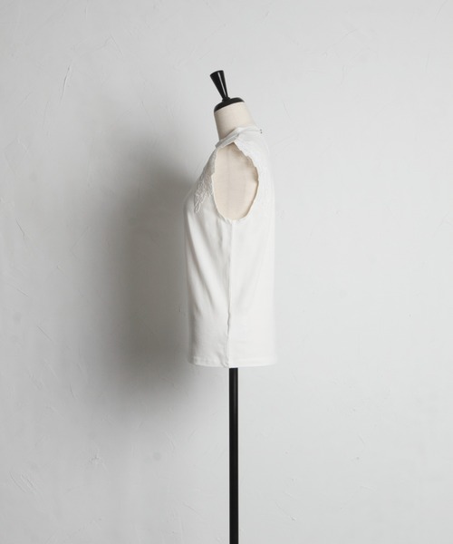 tocco closet（トッコ　クローゼット）の「フラワーレース刺繍付きプルオーバー（Tシャツ/カットソー・レディース・オフホワイト/ブラック・M）」の14枚目の写真