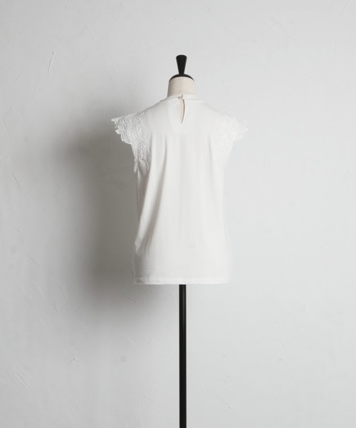 tocco closet（トッコ　クローゼット）の「フラワーレース刺繍付きプルオーバー（Tシャツ/カットソー・レディース・オフホワイト/ブラック・M）」の15枚目の写真