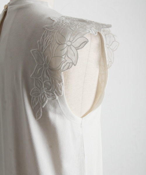 tocco closet（トッコ　クローゼット）の「フラワーレース刺繍付きプルオーバー（Tシャツ/カットソー・レディース・オフホワイト/ブラック・M）」の20枚目の写真