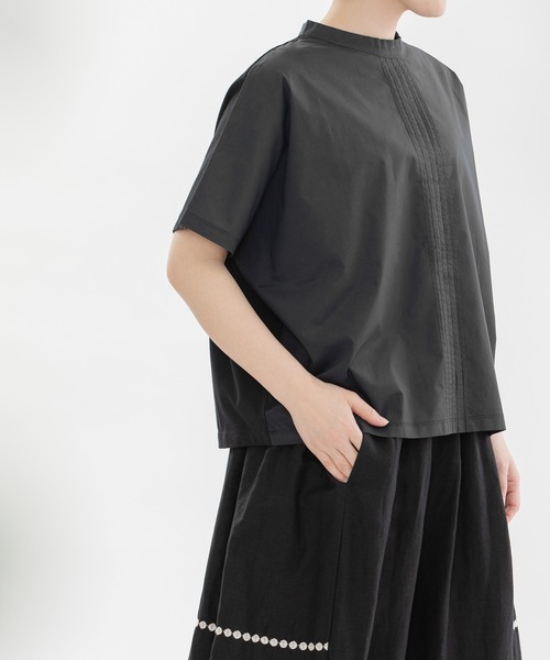 nop de nod(ノップドゥノッド)の「ボトルネック布帛Tトップス(Tシャツ/カットソー・レディース・ブラック/ネイビー/オフホワイト/スミクロ・3)」の3枚目の写真