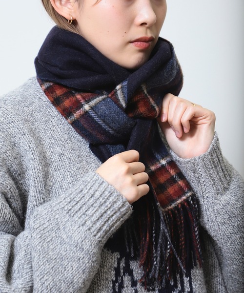 BEAMS(ビームス)の「グラデーション チェック マフラー(マフラー・メンズ・ブラック/ブルー/グレー/ネイビー・ONE SIZE)」の4枚目の写真