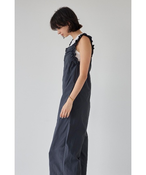 ALEXIA STAM(アリシアスタン)の「Frill Shoulder Jumpsuit /フリルショルダージャンプスーツ(つなぎ/オールインワン・レディース・チャコールグレー/アイボリー・M/S)」の20枚目の写真