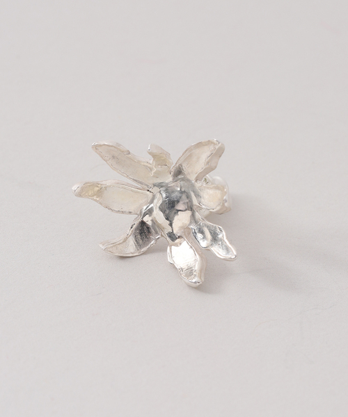 JOURNAL STANDARD(ジャーナルスタンダード)の「【MAISON DPULSE×TOLIGHT】FLOWER*LEAF ピアス(ピアス(両耳用)・レディース・シルバー・FREE)」の10枚目の写真
