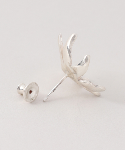 JOURNAL STANDARD(ジャーナルスタンダード)の「【MAISON DPULSE×TOLIGHT】FLOWER*LEAF ピアス(ピアス(両耳用)・レディース・シルバー・FREE)」の4枚目の写真