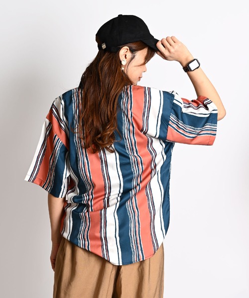 MARAI(マーライ)の「ランダムストライプ柄 半袖シャツ オーバーサイズシャツ(シャツ/ブラウス・レディース・オレンジ/ピンク/ブルー・MEDIUM/X-LARGE)」の21枚目の写真
