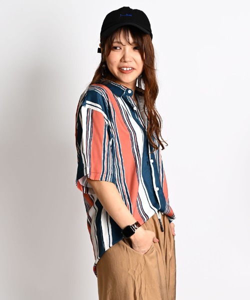 MARAI(マーライ)の「ランダムストライプ柄 半袖シャツ オーバーサイズシャツ(シャツ/ブラウス・レディース・オレンジ/ピンク/ブルー・MEDIUM/X-LARGE)」の22枚目の写真