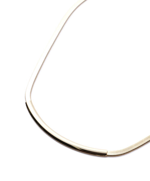 NATURAL BEAUTY BASIC（ナチュラルビューティーベーシック）の「フラットメタルチョーカー（チョーカー・レディース・シルバー/ゴールド・ﾌﾘ-）」の4枚目の写真