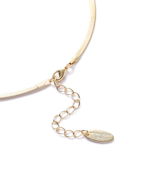 NATURAL BEAUTY BASIC（ナチュラルビューティーベーシック）の「フラットメタルチョーカー（チョーカー・レディース・シルバー/ゴールド・ﾌﾘ-）」の5枚目の写真