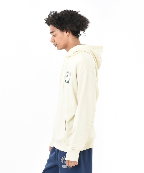 NEW BALANCE(ニューバランス)の「New Balance リラックスド550 リーグ スウェットフーディ(パーカー・メンズ・グリーン/ナチュラル・XX-LARGE/X-LARGE/LARGE/MEDIUM/SMALL)」の3枚目の写真