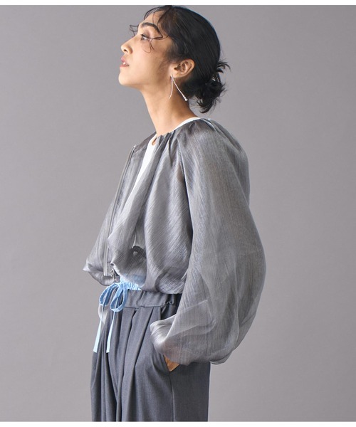 Settimissimo（セッティミッシモ）の「シアーシャイニーボリュームスリーブボレロ（ノーカラージャケット・レディース・シルバー/ブラック・FREE）」の10枚目の写真