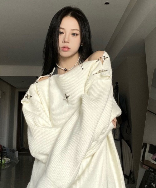 gossip！ロサンゼルス（ゴシップロサンゼルス）の「Y2K 肩あきニットプルオーバー（ニット/セーター・レディース・ブラック/オフホワイト・FREE）」の8枚目の写真